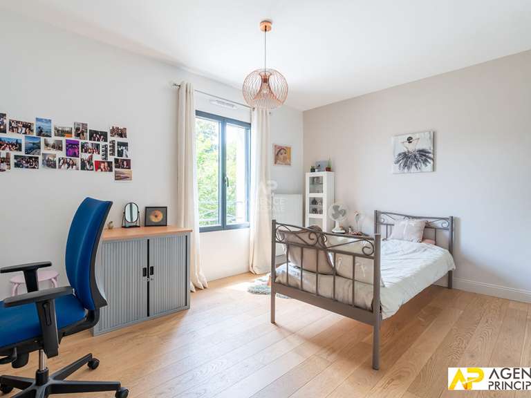Maison Le Mesnil-le-Roi - 5 chambres - 182m²