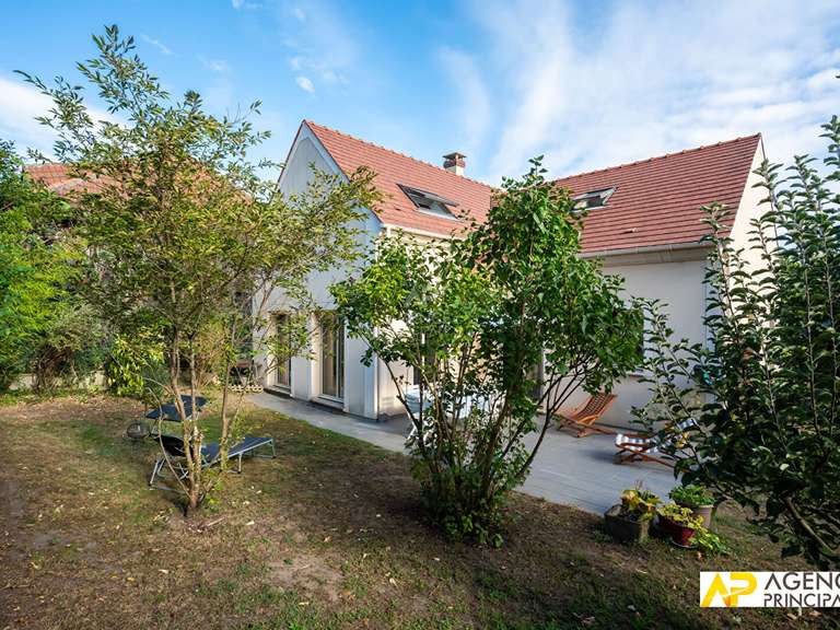 Maison Le Mesnil-le-Roi - 6 chambres - 202m²