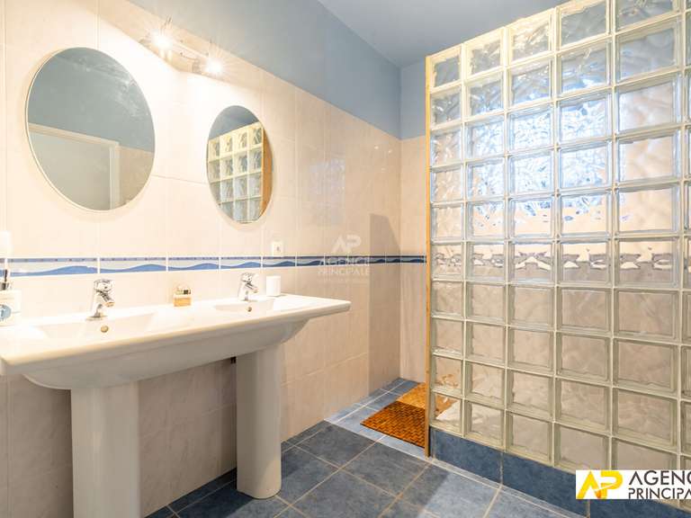 Maison Le Mesnil-le-Roi - 6 chambres - 202m²