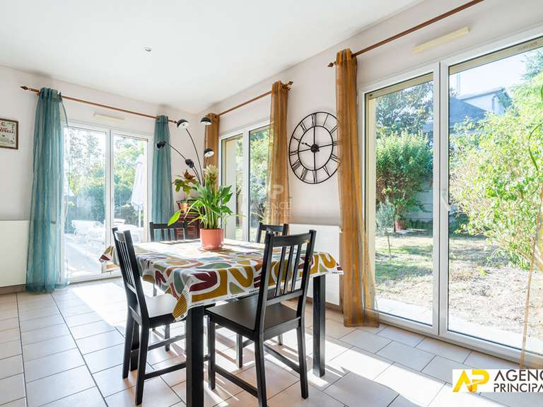 Maison Le Mesnil-le-Roi - 6 chambres - 202m²