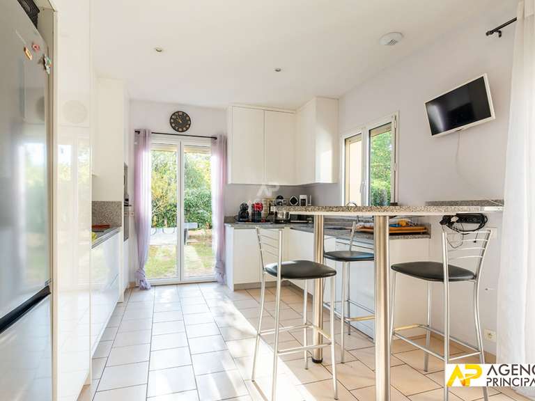 Maison Le Mesnil-le-Roi - 6 chambres - 202m²
