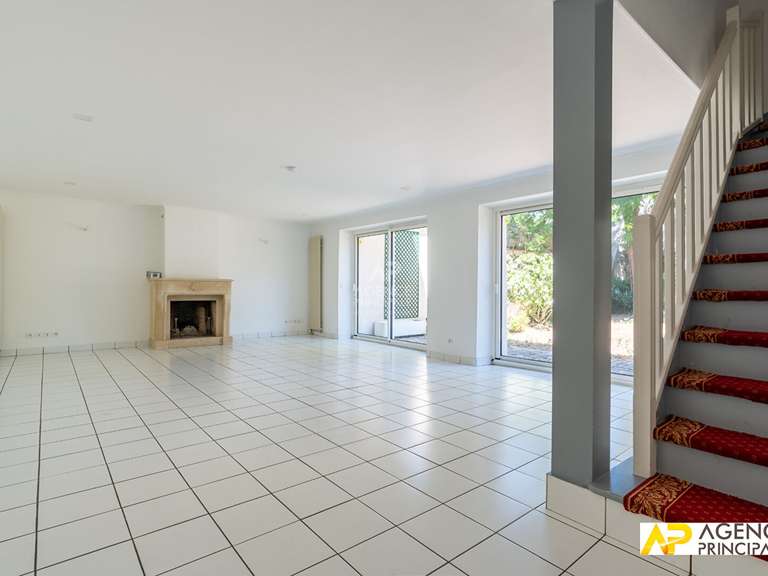 Maison Le Mesnil-le-Roi - 4 chambres - 145m²