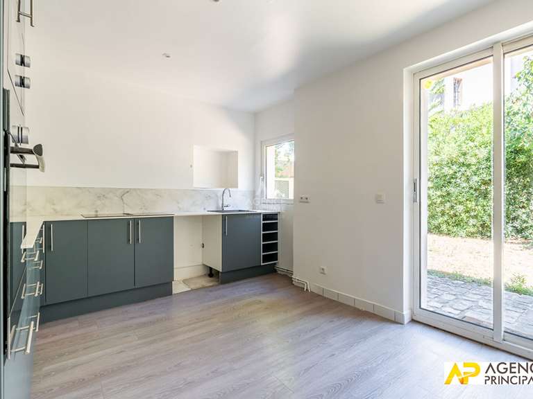 Maison Le Mesnil-le-Roi - 4 chambres - 145m²