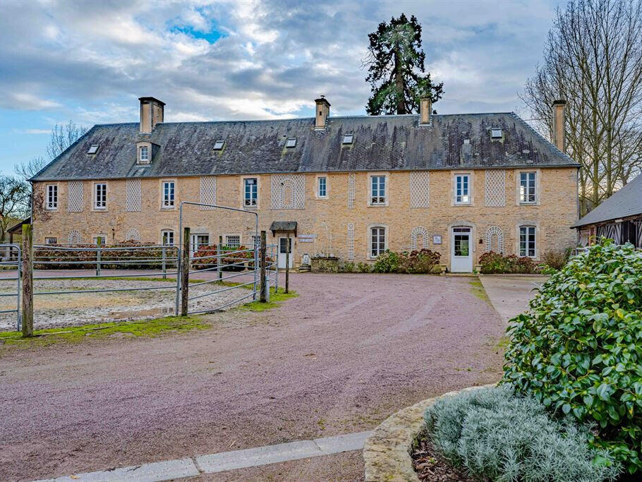Equestrian property Le Molay-Littry