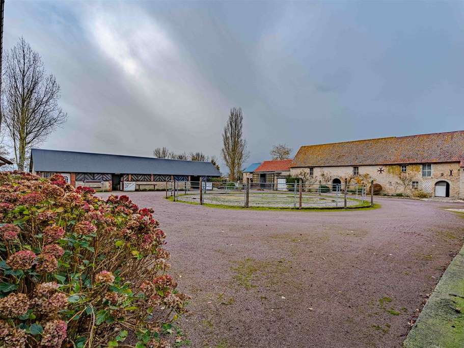 Equestrian property Le Molay-Littry