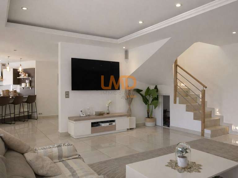 Maison Le Muy - 6 chambres - 250m²
