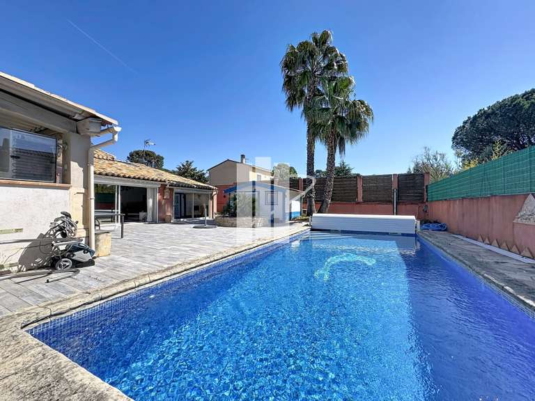 Maison Le Muy - 3 chambres - 182m²