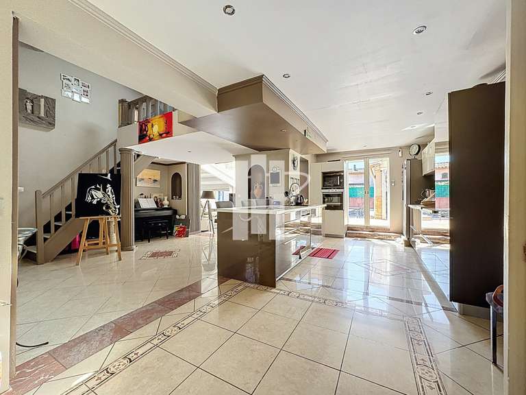 Maison Le Muy - 3 chambres - 182m²