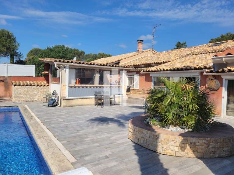 Maison Le Muy - 3 chambres - 182m²