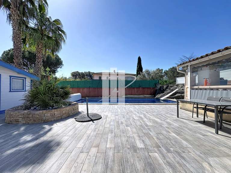Maison Le Muy - 3 chambres - 182m²