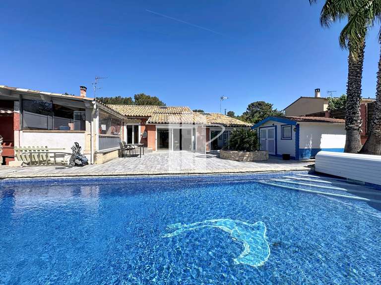 Maison Le Muy - 3 chambres - 182m²
