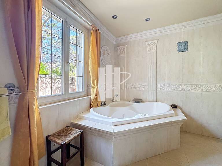 Maison Le Muy - 3 chambres - 182m²