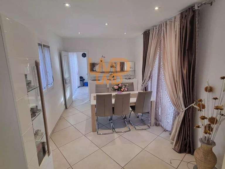 Maison Le Muy - 6 chambres - 250m²