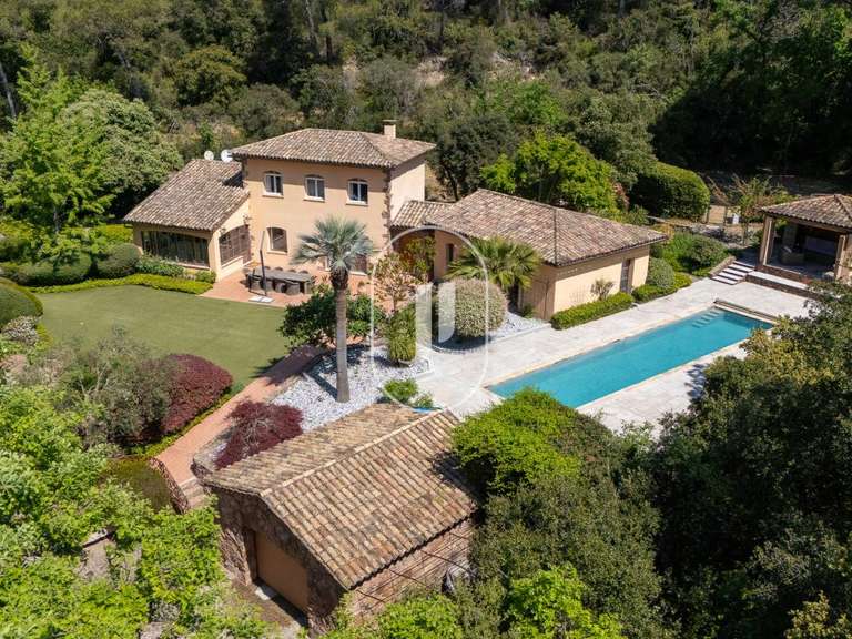 Propriété Le Muy - 4 chambres - 170m²