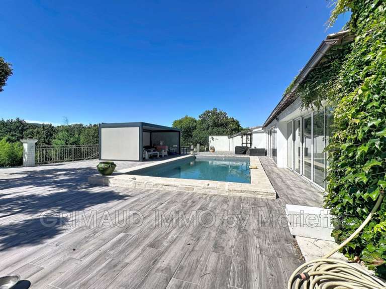 Villa Le Muy - 5 chambres - 215m²