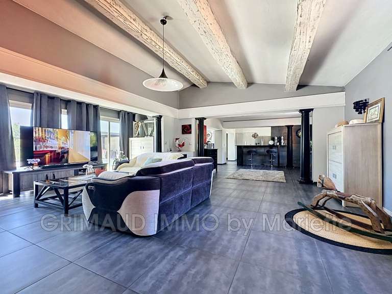 Villa Le Muy - 5 chambres - 215m²