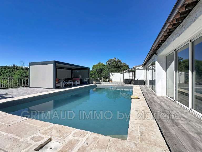 Villa Le Muy - 5 chambres - 215m²