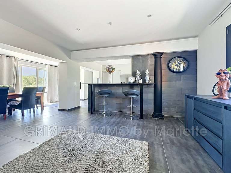 Villa Le Muy - 5 chambres - 215m²
