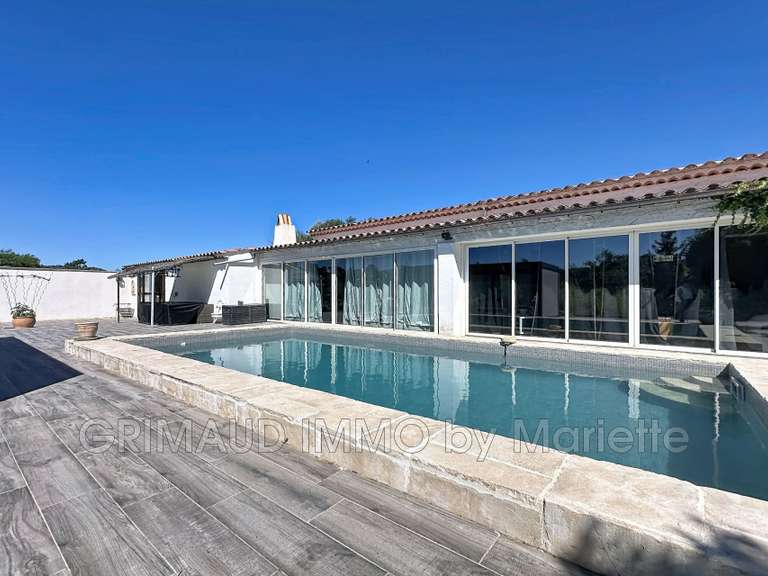 Villa Le Muy - 5 chambres - 215m²