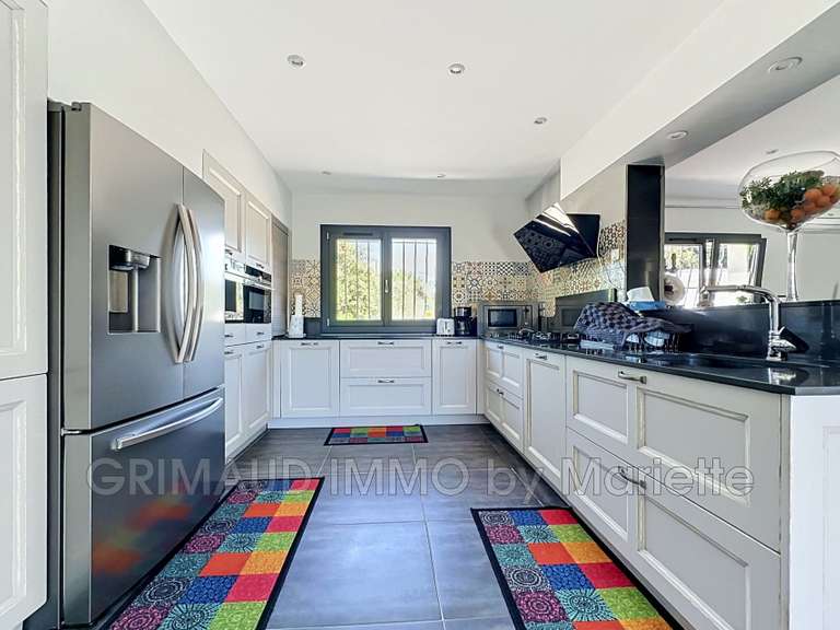 Villa Le Muy - 5 chambres - 215m²