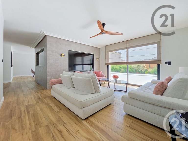 Maison Le Pavillon-Sainte-Julie - 3 chambres - 177m²