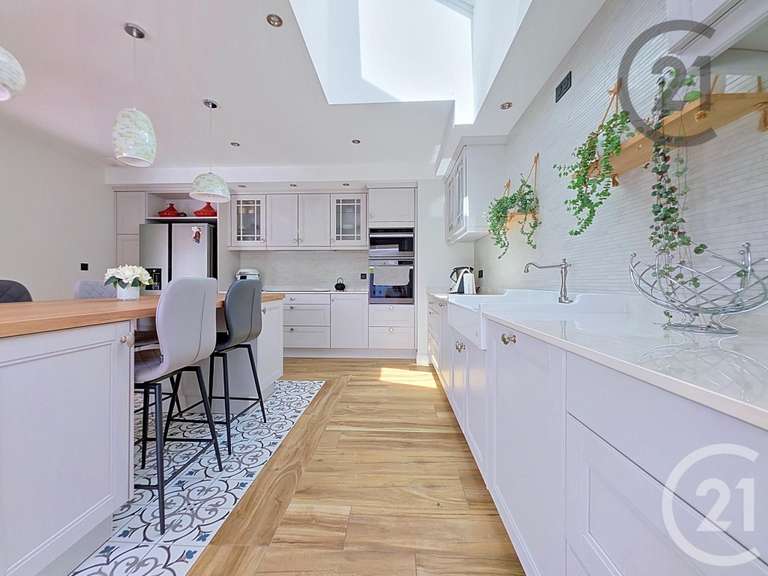 Maison Le Pavillon-Sainte-Julie - 3 chambres - 177m²