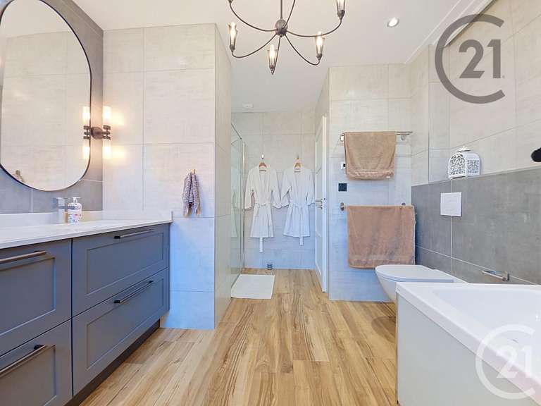 Maison Le Pavillon-Sainte-Julie - 3 chambres - 177m²