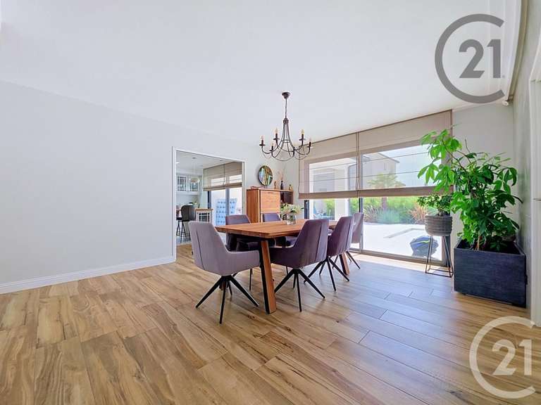 Maison Le Pavillon-Sainte-Julie - 3 chambres - 177m²