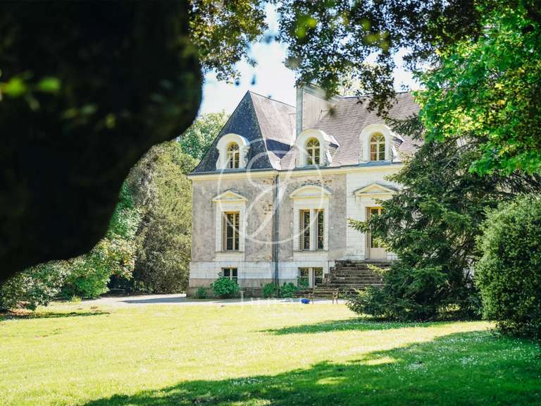 Château Le Pellerin - 10 chambres - 654m²