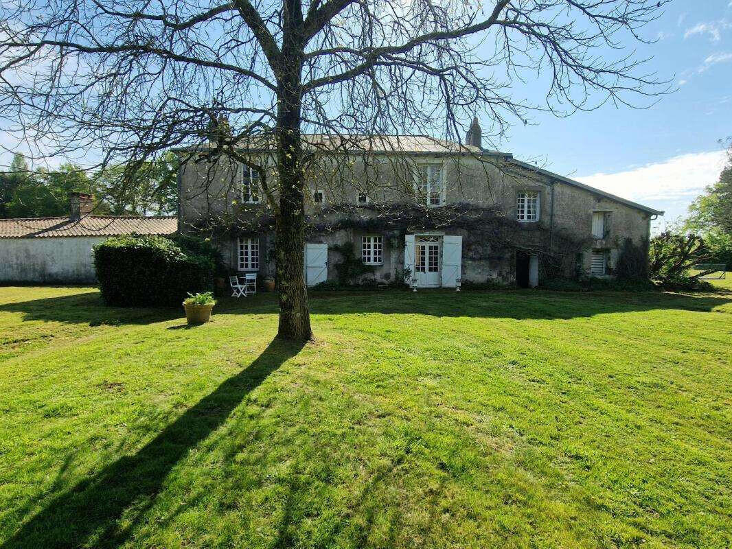 Property Le Pellerin