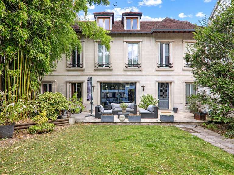 Maison Le Perreux-sur-Marne - 5 chambres - 350m²