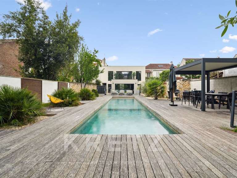 Maison Le Perreux-sur-Marne - 4 chambres - 360m²
