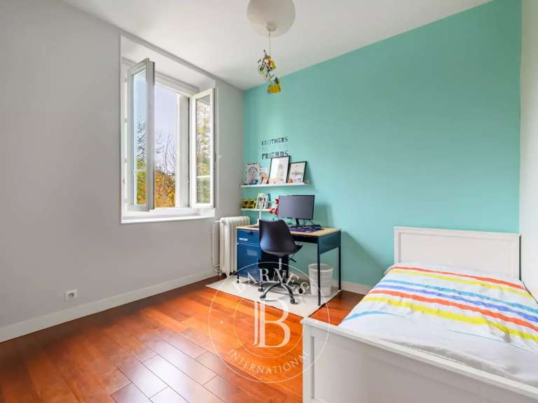 House Le Perreux-sur-Marne - 5 bedrooms - 220m²