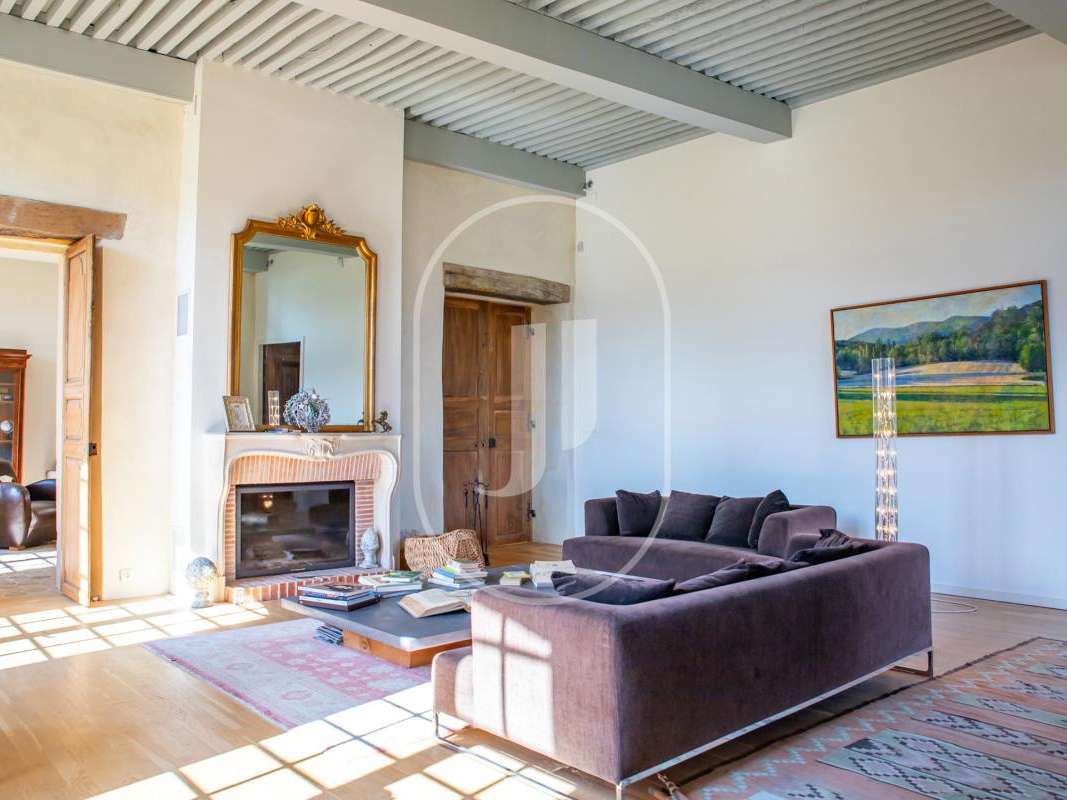 Château Le Poët-Célard