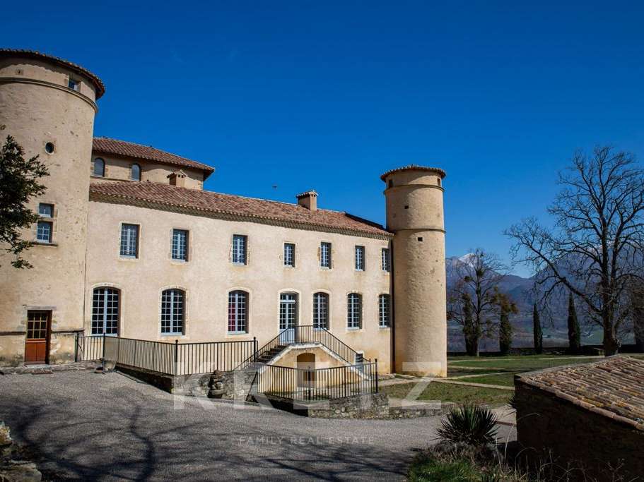 Château Le Poët-Célard