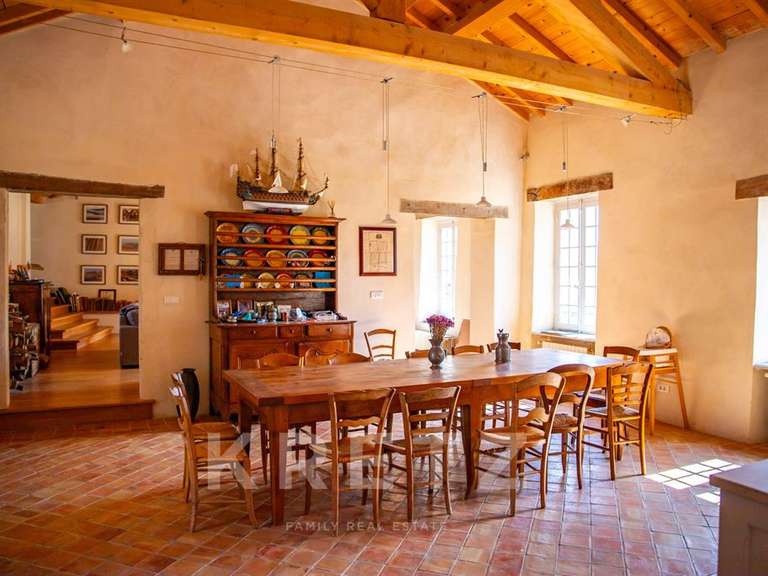 Château Le Poët-Célard - 1350m²