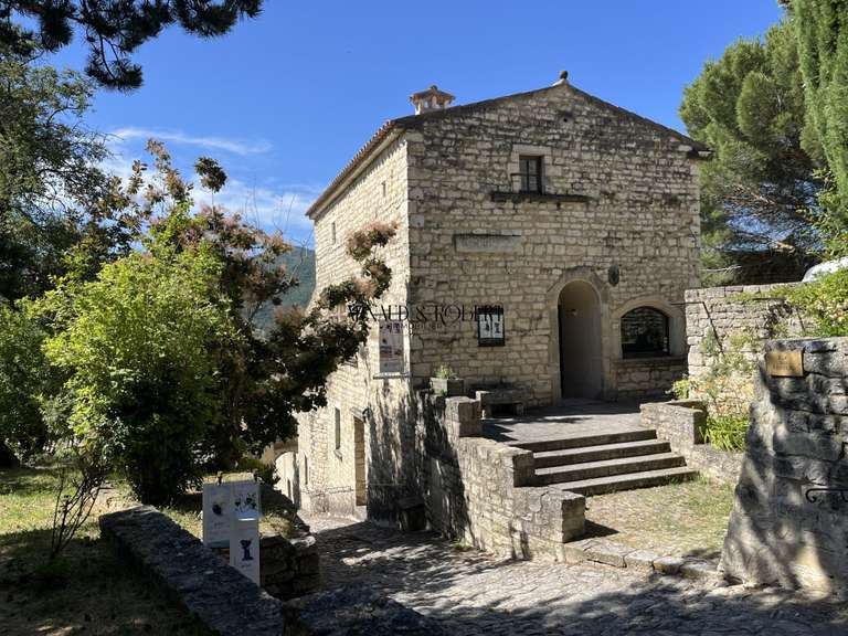 House Le Poët-Laval - 1 bedroom - 450m²