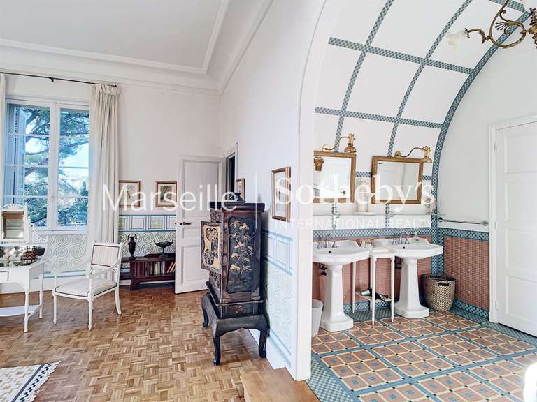 Château avec Vue sur mer Le Pradet - 24 chambres - 2400m²