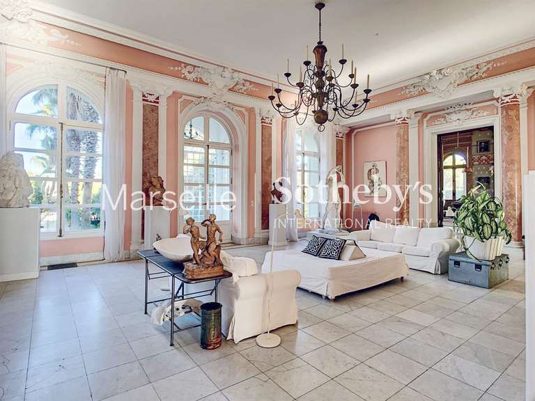 Château avec Vue sur mer Le Pradet - 24 chambres - 2400m²