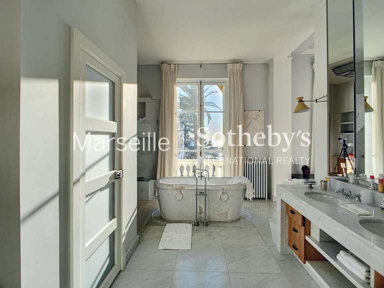 Château avec Vue sur mer Le Pradet - 24 chambres - 2400m²