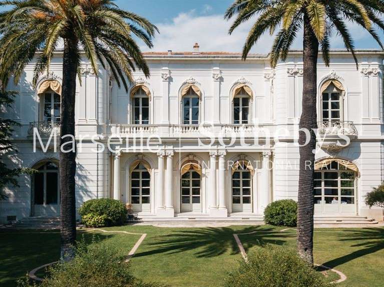Château avec Vue sur mer Le Pradet - 24 chambres - 2400m²