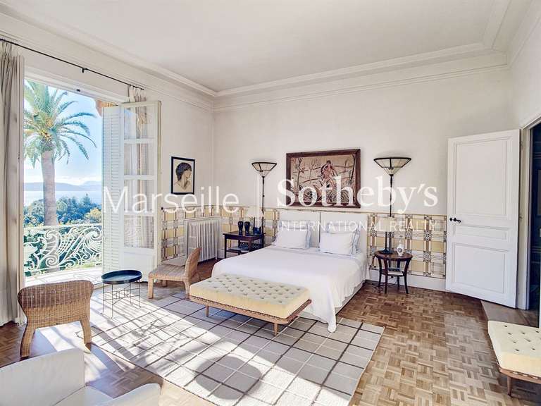 Château avec Vue sur mer Le Pradet - 24 chambres - 2400m²