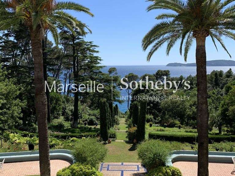 Château avec Vue sur mer Le Pradet - 24 chambres - 2400m²