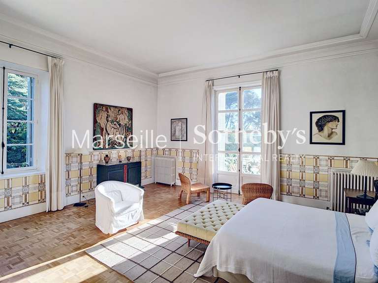 Château avec Vue sur mer Le Pradet - 24 chambres - 2400m²