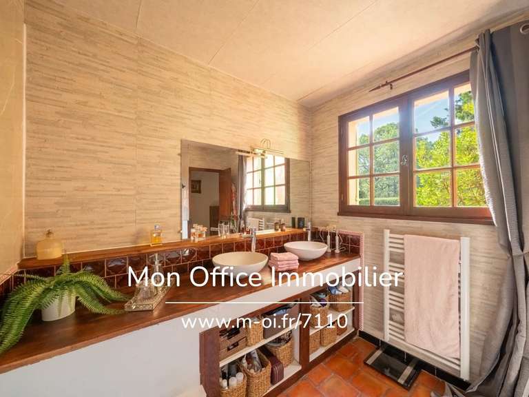 Propriété Le Puy-Sainte-Réparade - 6 chambres - 211m²