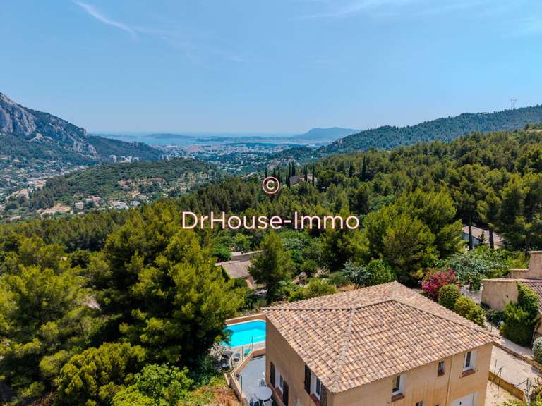 Villa Le Revest-les-Eaux - 4 chambres - 111m²