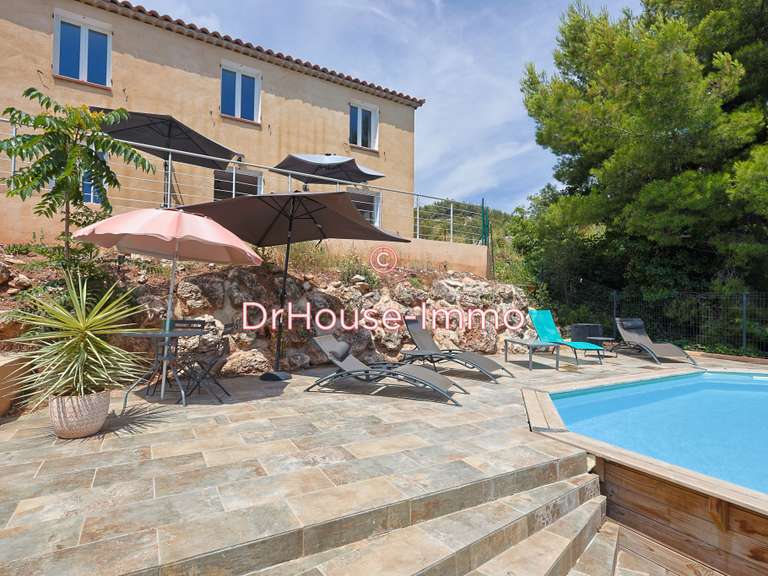 Villa Le Revest-les-Eaux - 4 chambres - 111m²