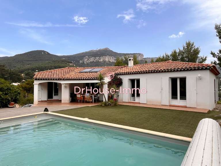 Villa Le Revest-les-Eaux - 3 bedrooms - 115m²