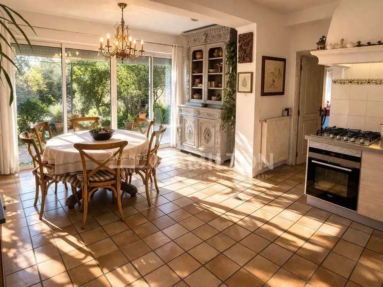 Unusual property Le Rouret - 3 bedrooms - 180m²