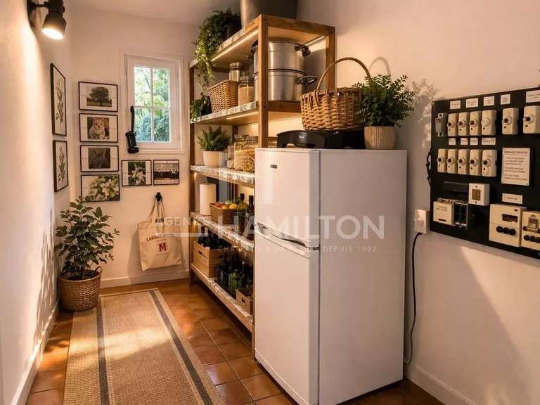 Unusual property Le Rouret - 3 bedrooms - 180m²